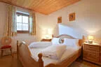 ferienwohnunggugglbergerellmaubuchau19melaniegugglbergerschlafzimmer1